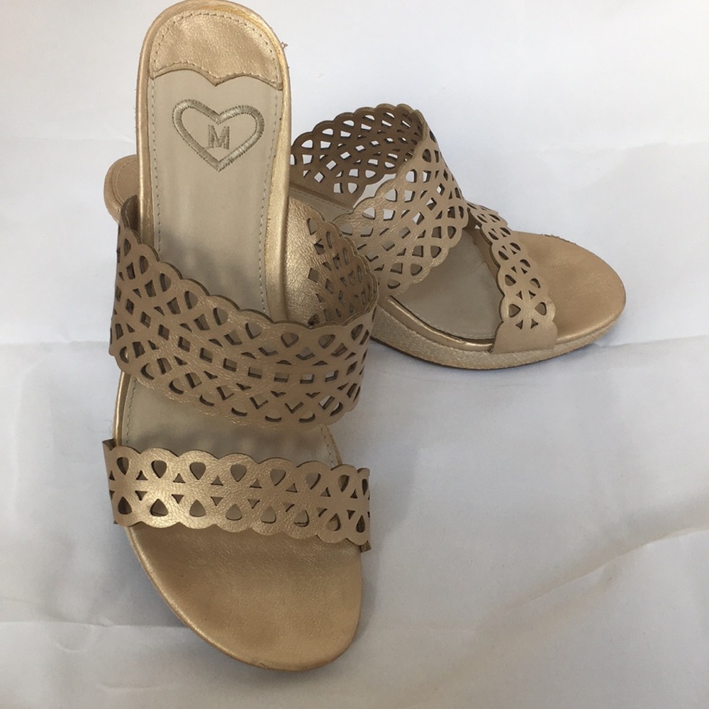 Champagne cut out wedges
